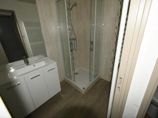  Appartement à louer 3 pièces 102 m²