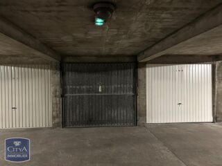  Parking / Garage à louer 