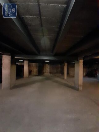  Parking / Garage à louer 