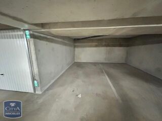  Parking / Garage à louer 