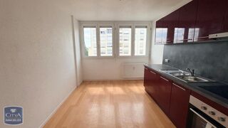  Appartement à louer 4 pièces 82 m²
