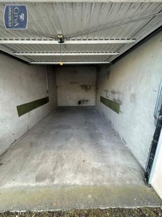  Parking / Garage à louer 