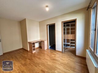  Appartement à louer 4 pièces 120 m²