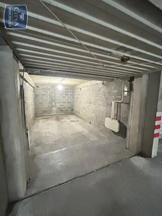  Parking / Garage à louer 