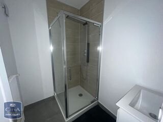  Appartement à louer 2 pièces 75 m²