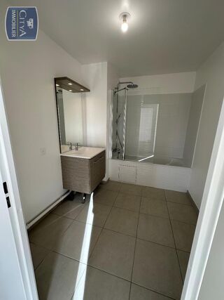  Appartement à louer 3 pièces 76 m²