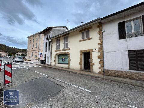 &Agrave; saisir ! Local commercial de 83 m&sup2; avec sous-sol d'... 600 01100 Arbent