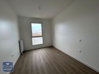  Appartement à louer 4 pièces 82 m²