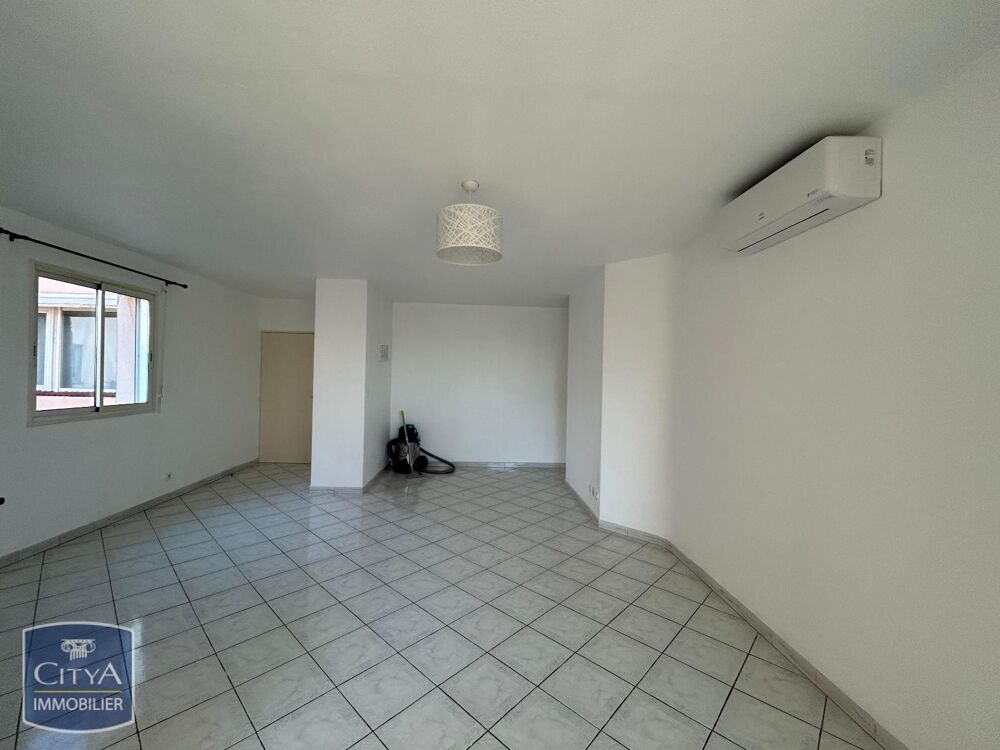 À LOUER : Appartement T2 à Carpentras, situé dans une ré....