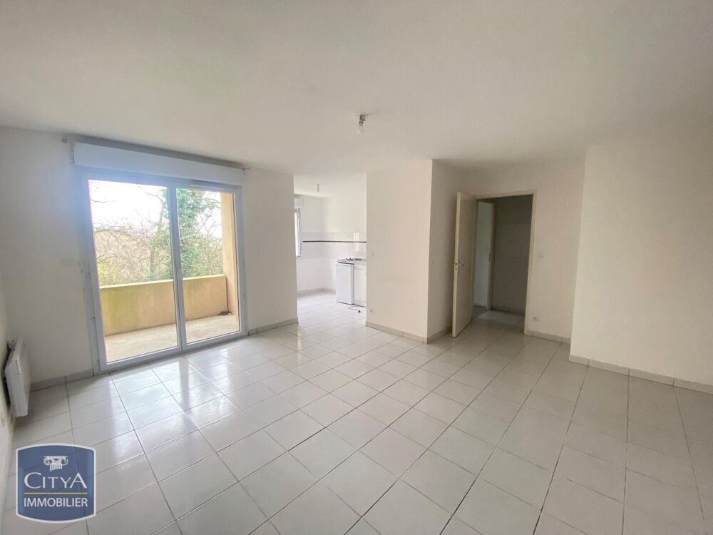 APPARTEMENT T2 AVEC BALCON EN REZ DE JARDIN À louer : à ....