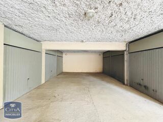 Parking / Garage à louer 