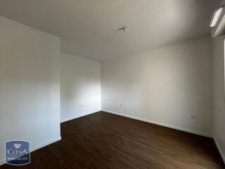  Appartement à louer 3 pièces 77 m²