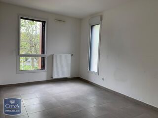  Appartement à louer 4 pièces 80 m²
