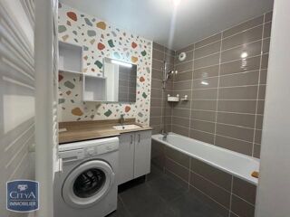  Appartement à louer 3 pièces 65 m²