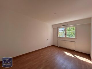  Appartement à louer 3 pièces 75 m²