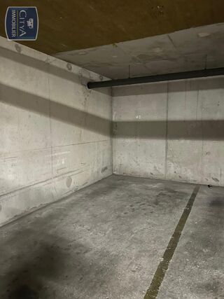  Parking / Garage � louer 