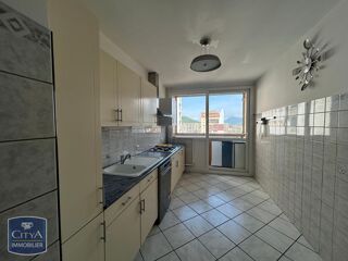  Appartement à louer 5 pièces 86 m²