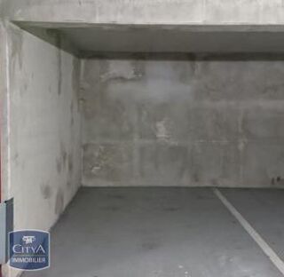  Parking / Garage à louer 
