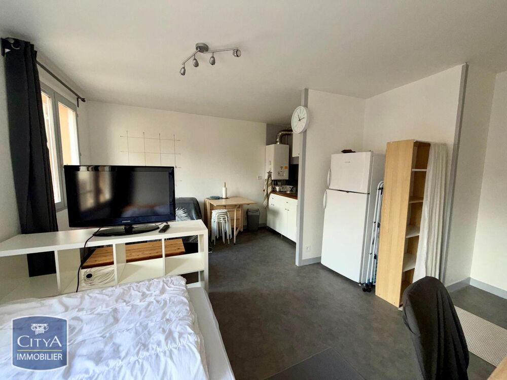 À LOUER : Découvrez ce charmant studio meublé rénové sit....