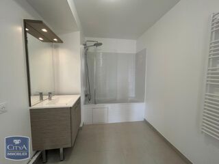  Appartement à louer 3 pièces 76 m²