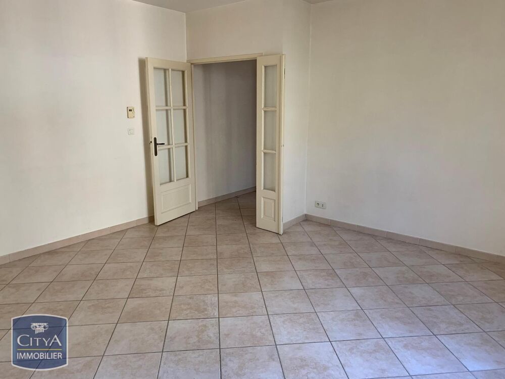 À LOUER ! Découvrez cet appartement T4 situé en centre v....
