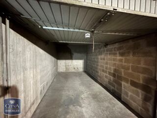  Parking / Garage � louer 