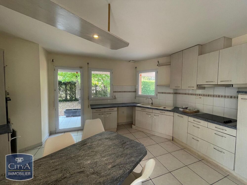 location Maison - 6 pièce(s) - 185 m² Lescar (64230)
