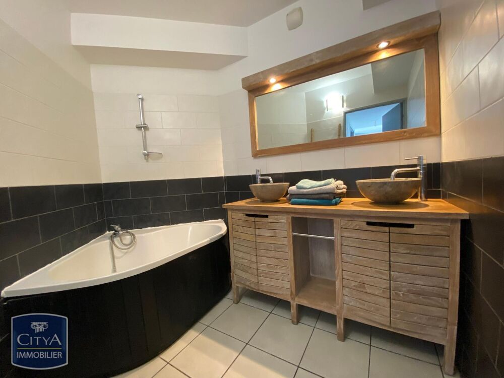location Appartement - 3 pièce(s) Saint-Pierre (97410)