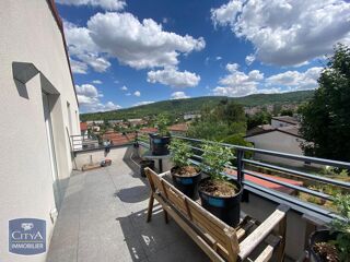  Appartement à louer 4 pièces 86 m²