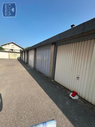  Parking / Garage à louer 