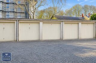  Parking / Garage à louer 