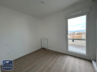  Appartement à louer 4 pièces 96 m²