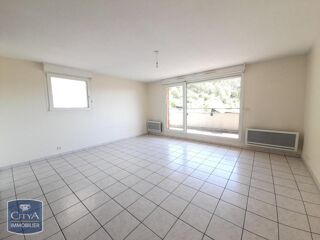  Appartement à louer 3 pièces 82 m²