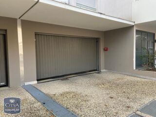  Parking / Garage � louer 