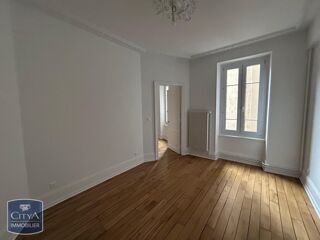  Appartement à louer 3 pièces 83 m²