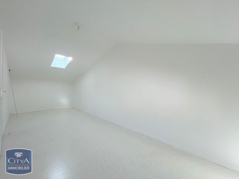 COUTRAS - GRAND APPARTEMENT T3 EN DUPLEX Découvrez cet a....
