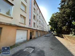  Parking / Garage à louer 16 m²
