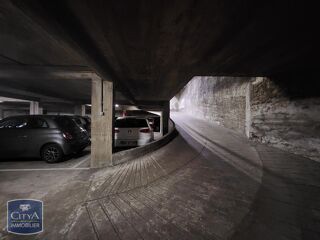  Parking / Garage à louer 