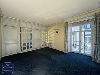  Appartement à louer 5 pièces 161 m²