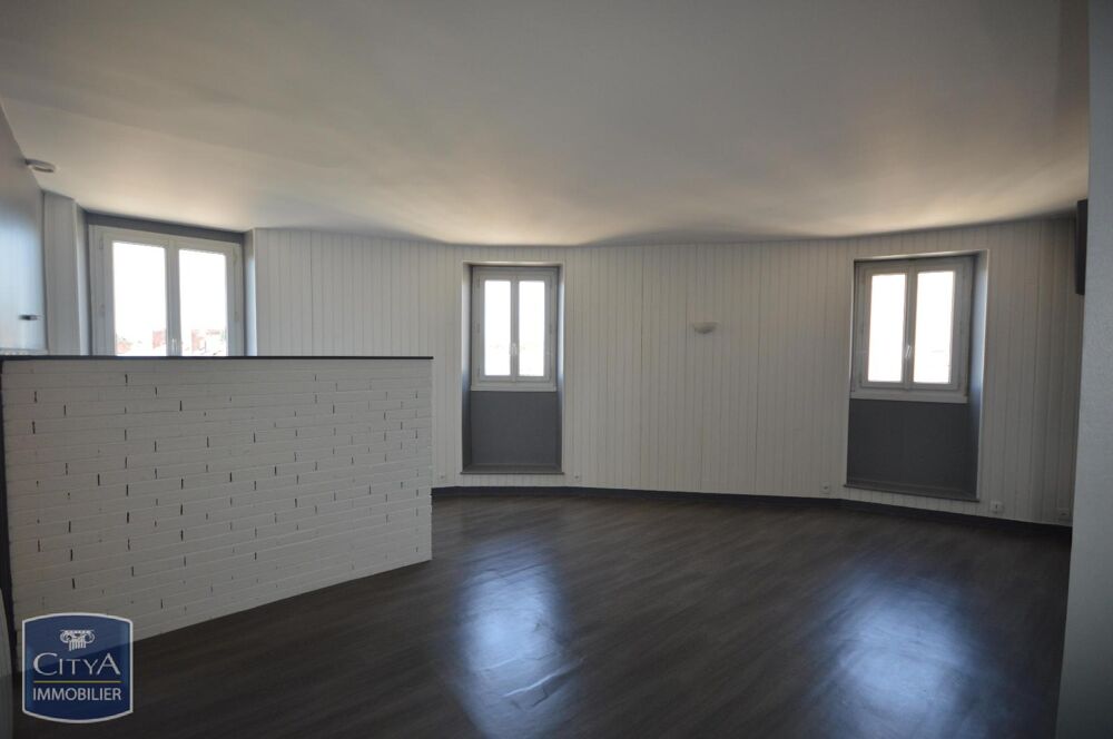 À LOUER : Appartement rénové T2 situé en plein coeur de C....
