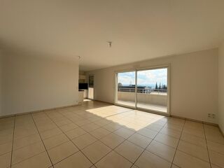  Appartement à louer 3 pièces 73 m²