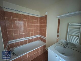  Appartement à louer 3 pièces 75 m²
