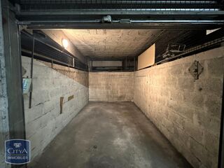  Parking / Garage à louer 