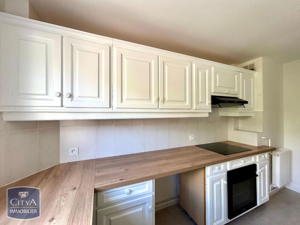 À louer, cet appartement T4 situé à Orléans, dans un qua....