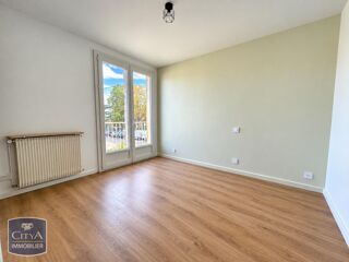  Appartement à louer 4 pièces 83 m²