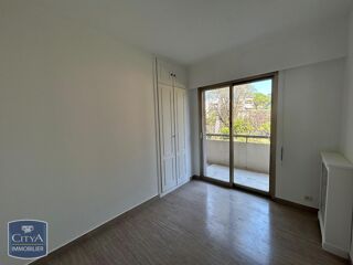  Appartement à louer 3 pièces 97 m²