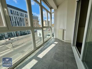  Appartement à louer 3 pièces 77 m²