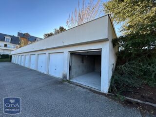  Parking / Garage à louer 
