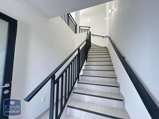  Appartement à louer 3 pièces 102 m²