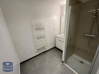  Appartement à louer 3 pièces 76 m²
